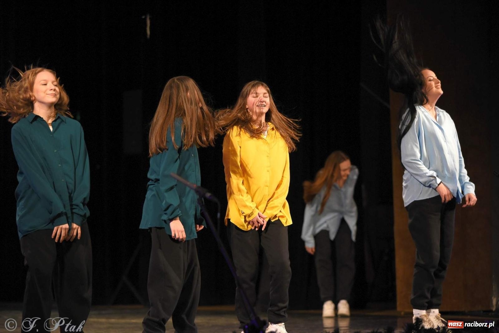 Zdjęcie w galerii na portalu naszraciborz.pl: Strzecha i Skaza na wspólnym koncercie w RCK wiadomości z regionu