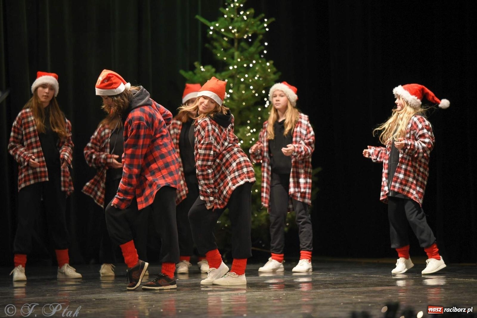 Zdjęcie w galerii na portalu naszraciborz.pl: Strzecha i Skaza na wspólnym koncercie w RCK wiadomości z regionu