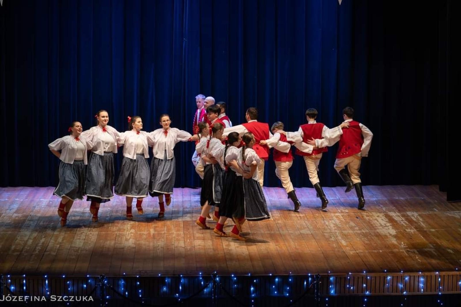 Zdjęcie w galerii na portalu naszraciborz.pl: Koncert charytatywny stowarzyszenia Bajtel na rzecz leczenia Madzi [FOTO] wiadomości z regionu