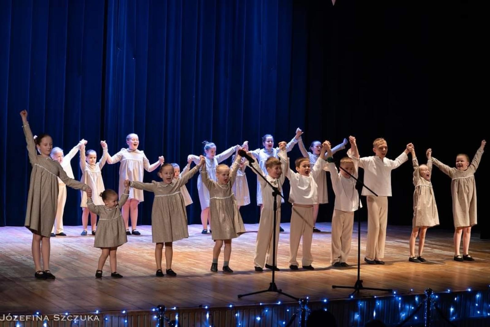 Zdjęcie w galerii na portalu naszraciborz.pl: Koncert charytatywny stowarzyszenia Bajtel na rzecz leczenia Madzi [FOTO] wiadomości z regionu