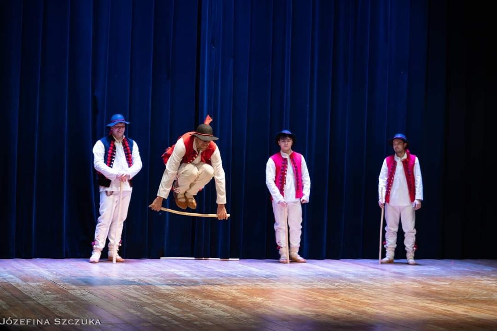 Zdjęcie w galerii na portalu naszraciborz.pl: Koncert charytatywny stowarzyszenia Bajtel na rzecz leczenia Madzi [FOTO] wiadomości z regionu
