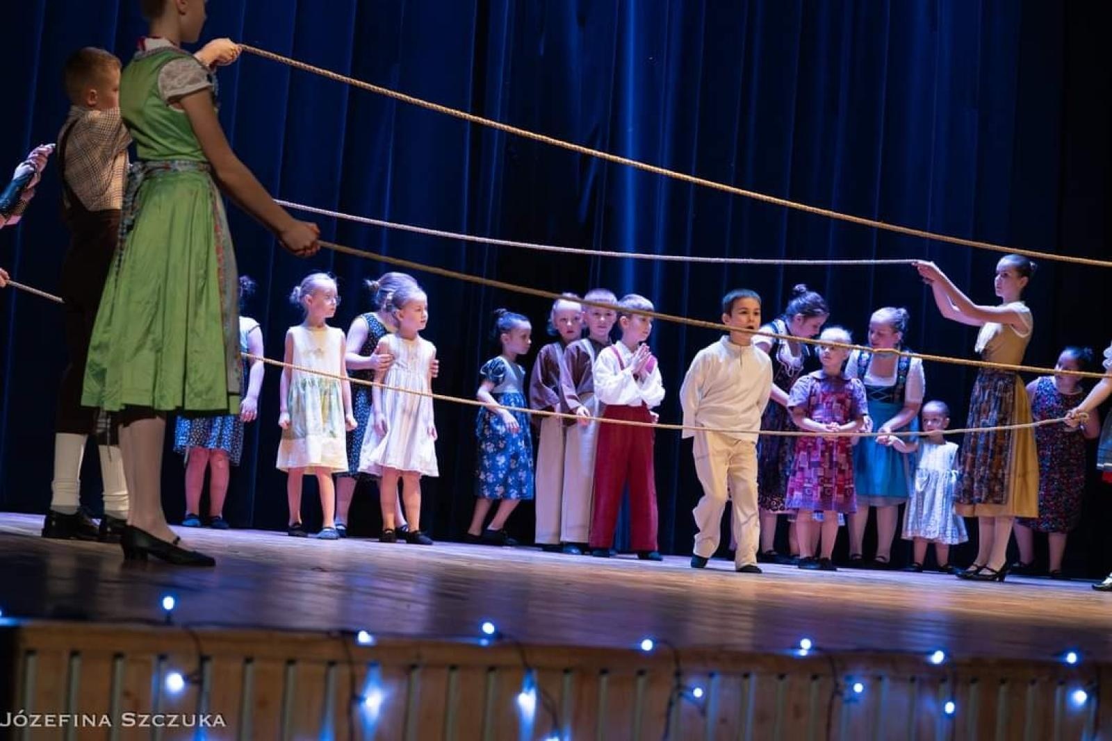 Zdjęcie w galerii na portalu naszraciborz.pl: Koncert charytatywny stowarzyszenia Bajtel na rzecz leczenia Madzi [FOTO] wiadomości z regionu