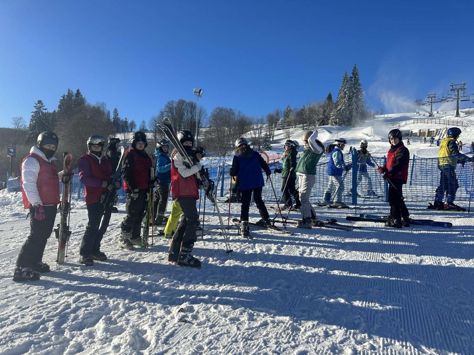 Zdjęcie w galerii na portalu naszraciborz.pl: Młodzi narciarze z gm. Krzyżanowice szusowali w Zakopanem wiadomości z regionu