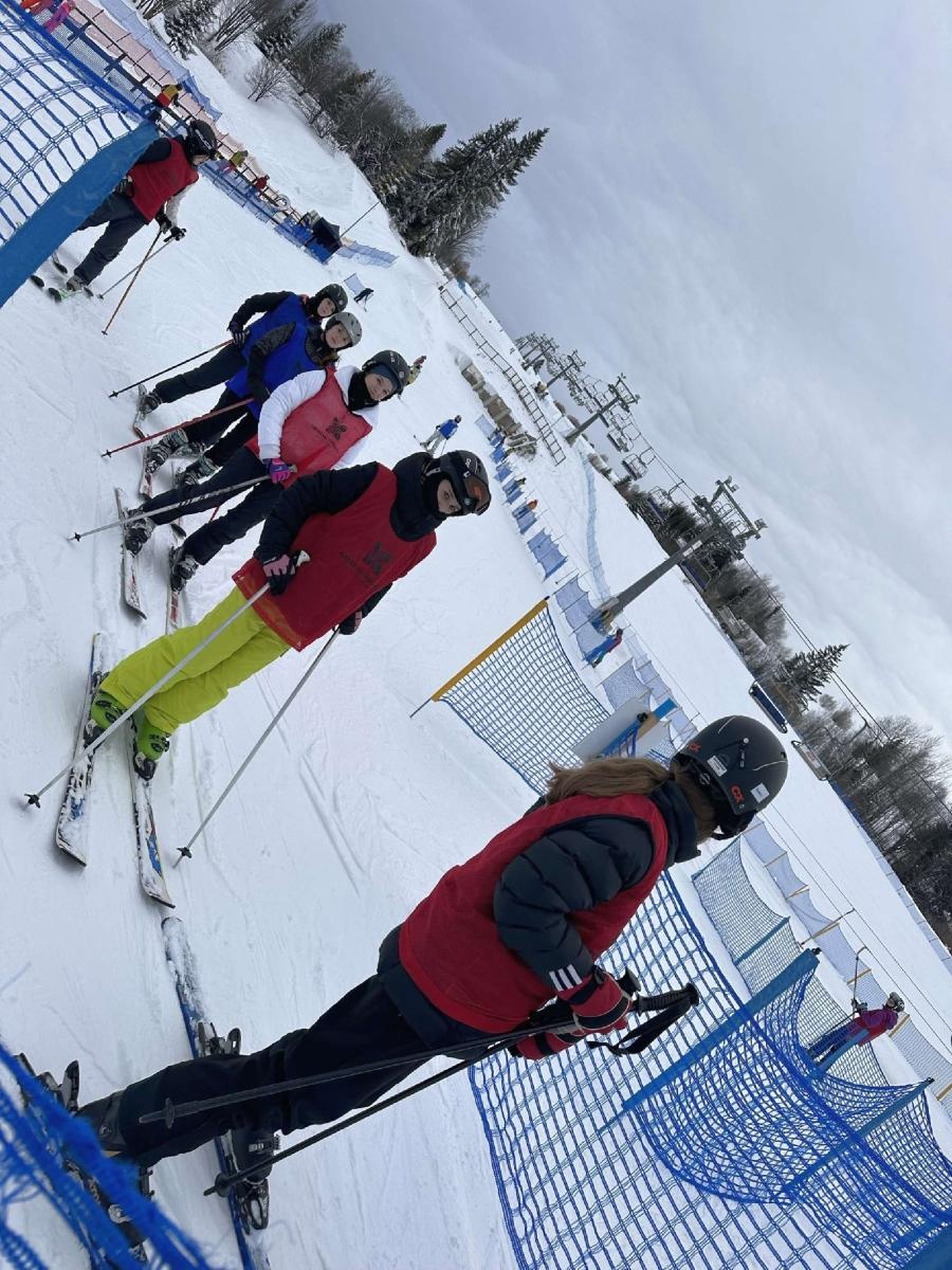 Zdjęcie w galerii na portalu naszraciborz.pl: Młodzi narciarze z gm. Krzyżanowice szusowali w Zakopanem wiadomości z regionu