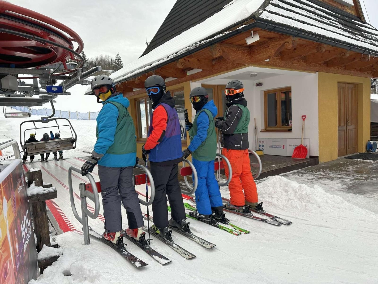 Zdjęcie w galerii na portalu naszraciborz.pl: Młodzi narciarze z gm. Krzyżanowice szusowali w Zakopanem wiadomości z regionu