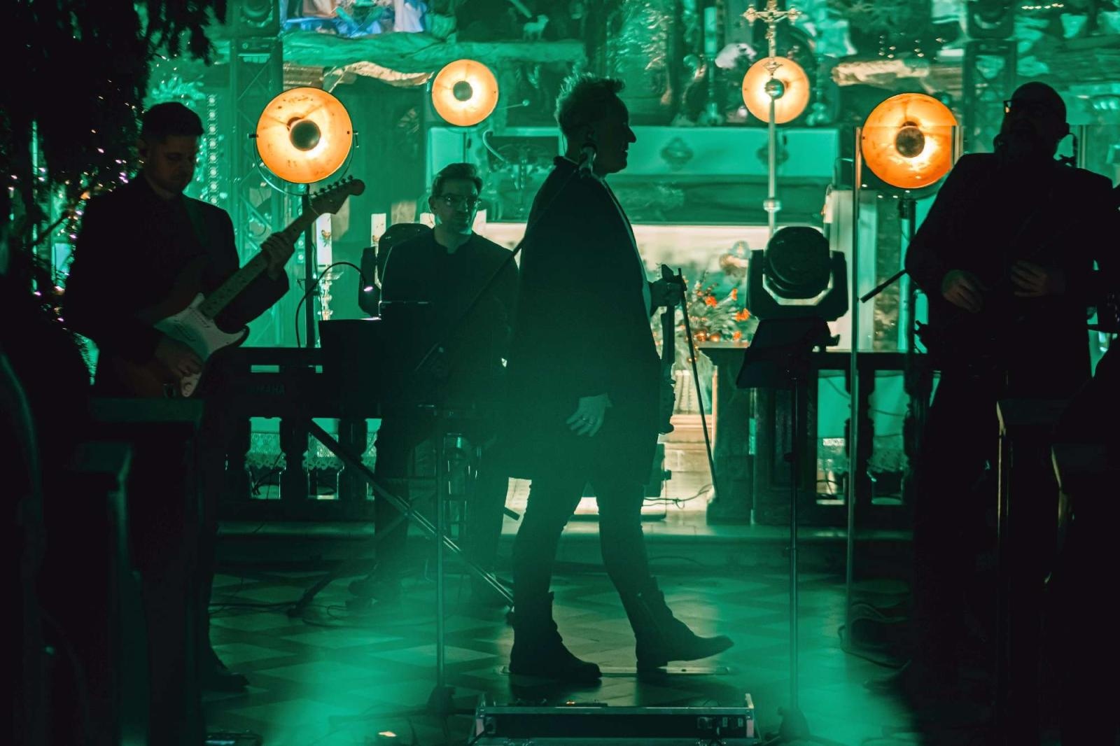 Zdjęcie w galerii na portalu naszraciborz.pl: Zespół Bartnicky pięknie kolędował w Kietrzu! wiadomości z regionu