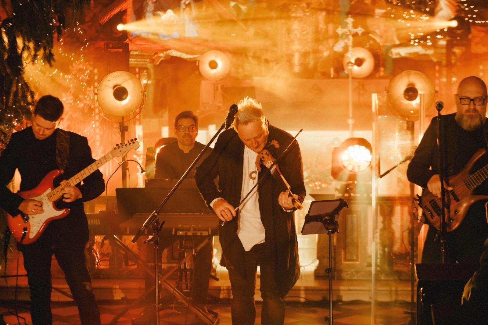 Zdjęcie w galerii na portalu naszraciborz.pl: Zespół Bartnicky pięknie kolędował w Kietrzu! wiadomości z regionu