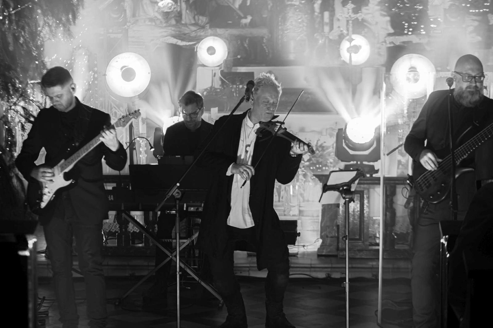 Zdjęcie w galerii na portalu naszraciborz.pl: Zespół Bartnicky pięknie kolędował w Kietrzu! wiadomości z regionu