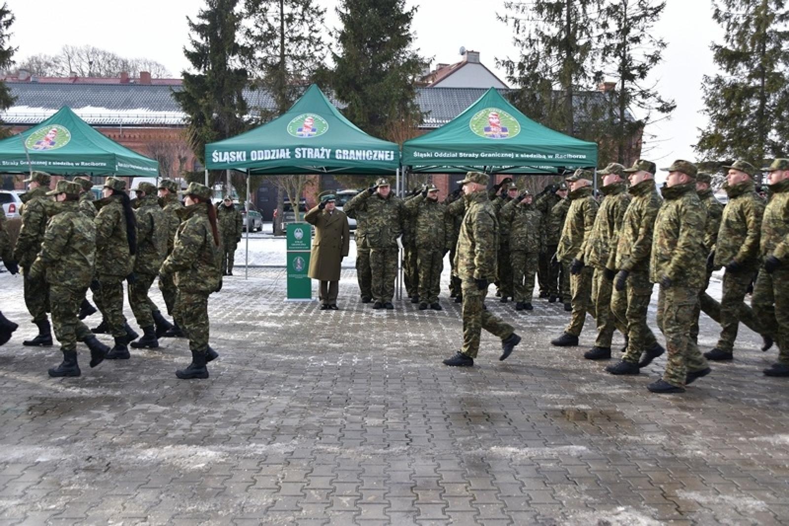 Zdjęcie w galerii na portalu naszraciborz.pl: Uroczyste ślubowanie nowych funkcjonariuszy Śląskiego Oddziału Straży Granicznej w Raciborzu wiadomości z regionu