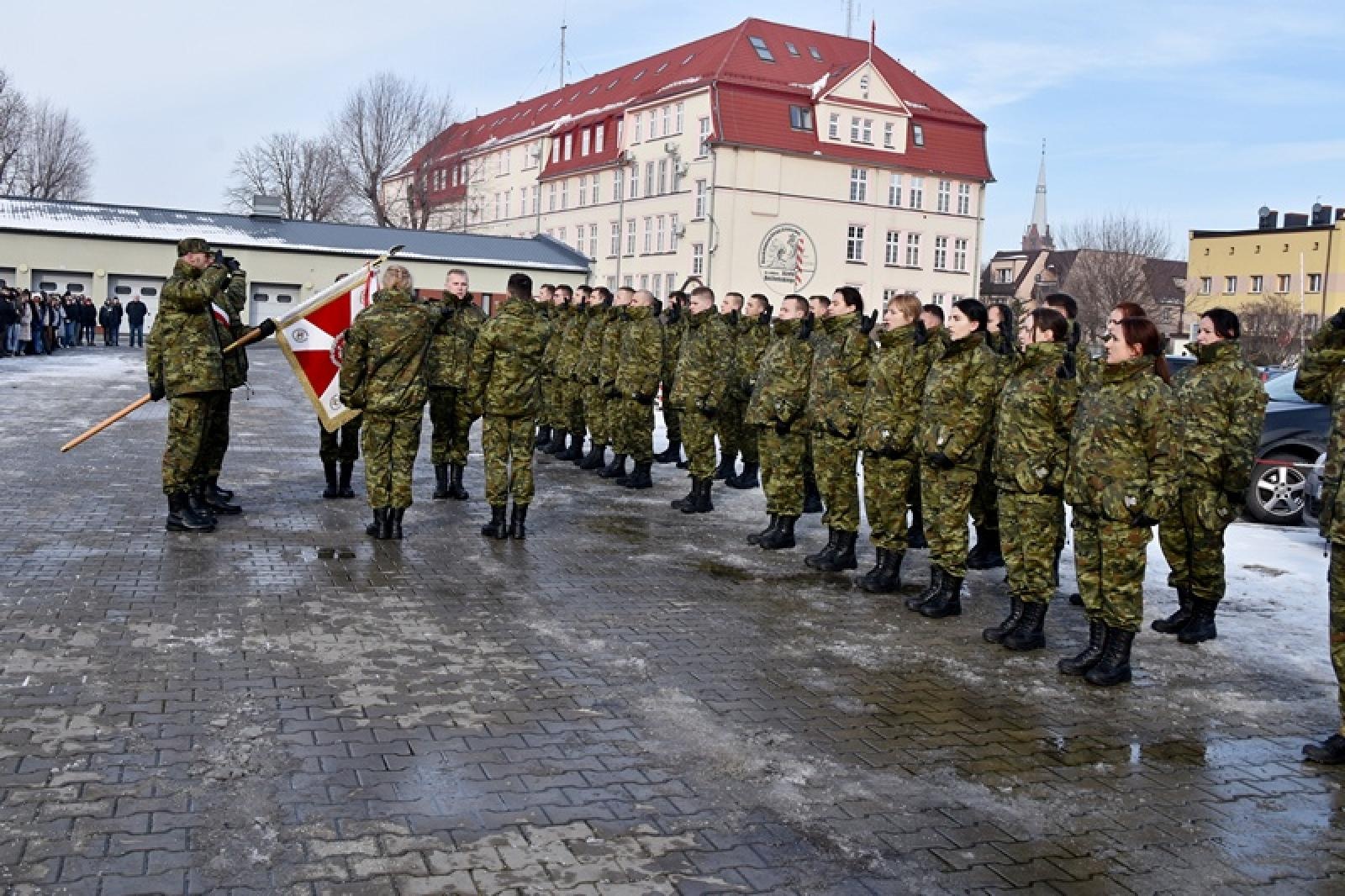 Zdjęcie w galerii na portalu naszraciborz.pl: Uroczyste ślubowanie nowych funkcjonariuszy Śląskiego Oddziału Straży Granicznej w Raciborzu wiadomości z regionu