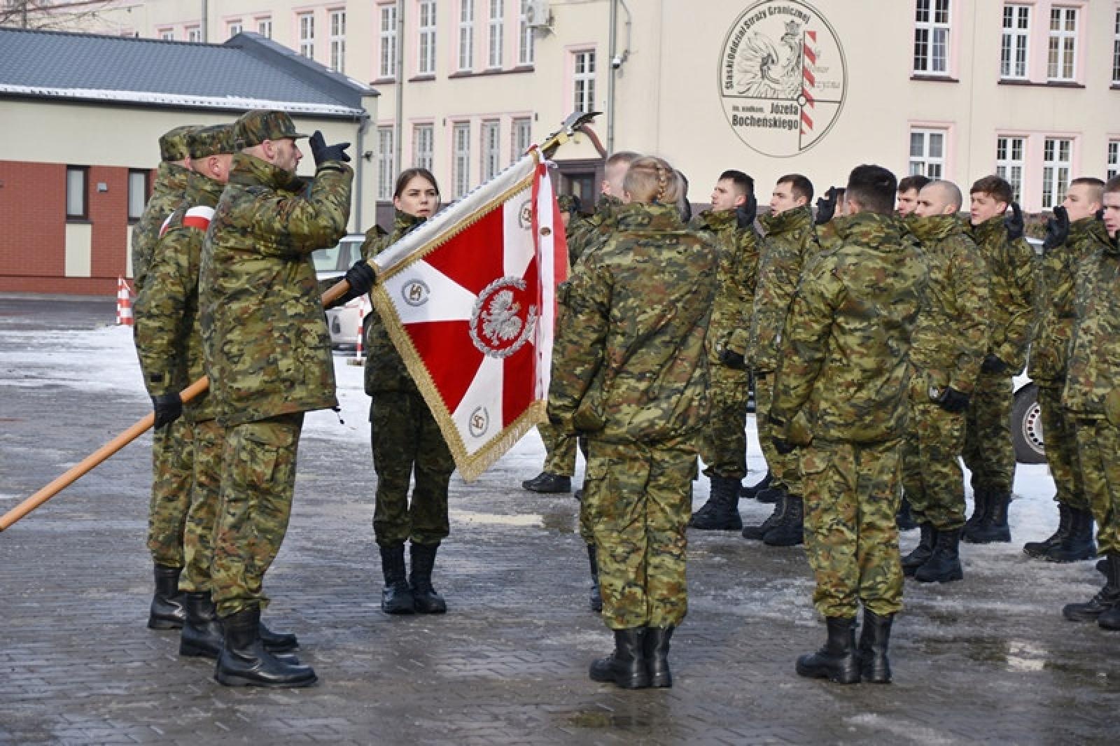Zdjęcie w galerii na portalu naszraciborz.pl: Uroczyste ślubowanie nowych funkcjonariuszy Śląskiego Oddziału Straży Granicznej w Raciborzu wiadomości z regionu