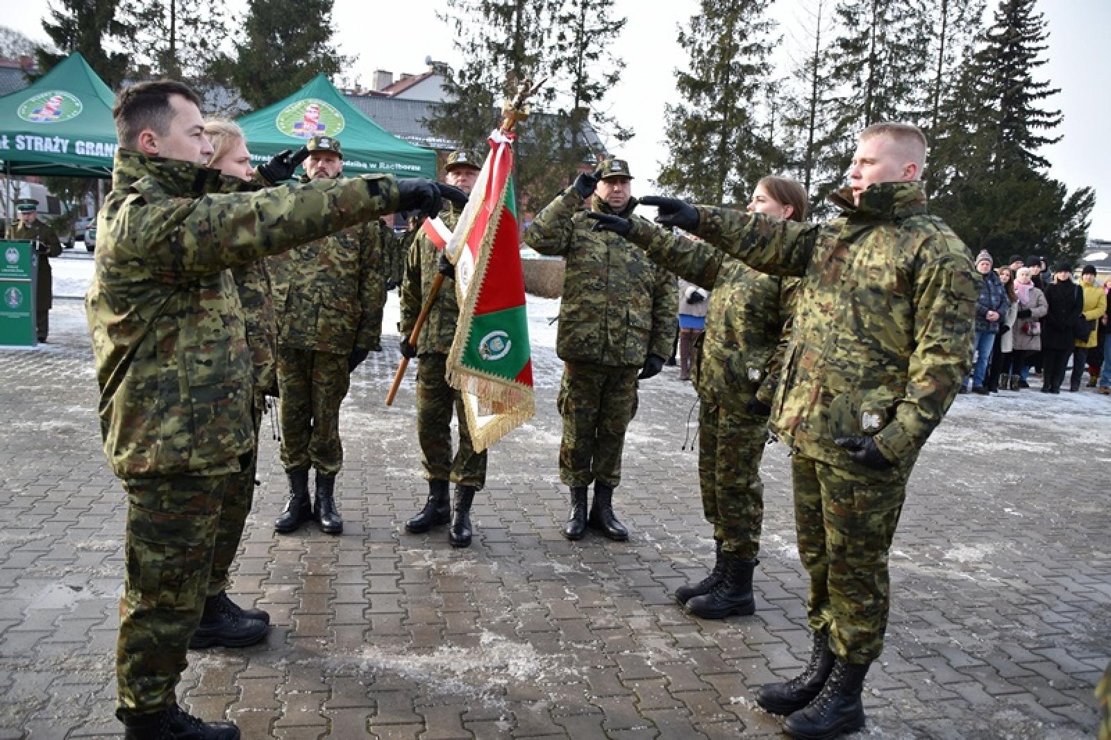 Zdjęcie w galerii na portalu naszraciborz.pl: Uroczyste ślubowanie nowych funkcjonariuszy Śląskiego Oddziału Straży Granicznej w Raciborzu wiadomości z regionu