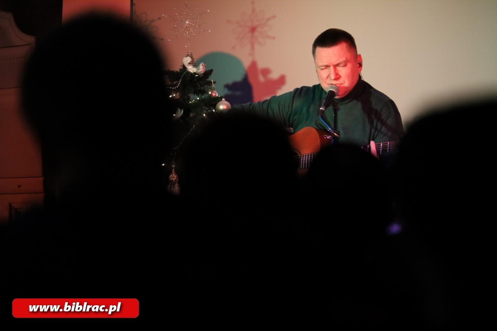 Zdjęcie w galerii na portalu naszraciborz.pl: Co słychać na raciborskim podwórzu? Andrzej Migus wystąpił w raciborskiej bibliotece wiadomości z regionu