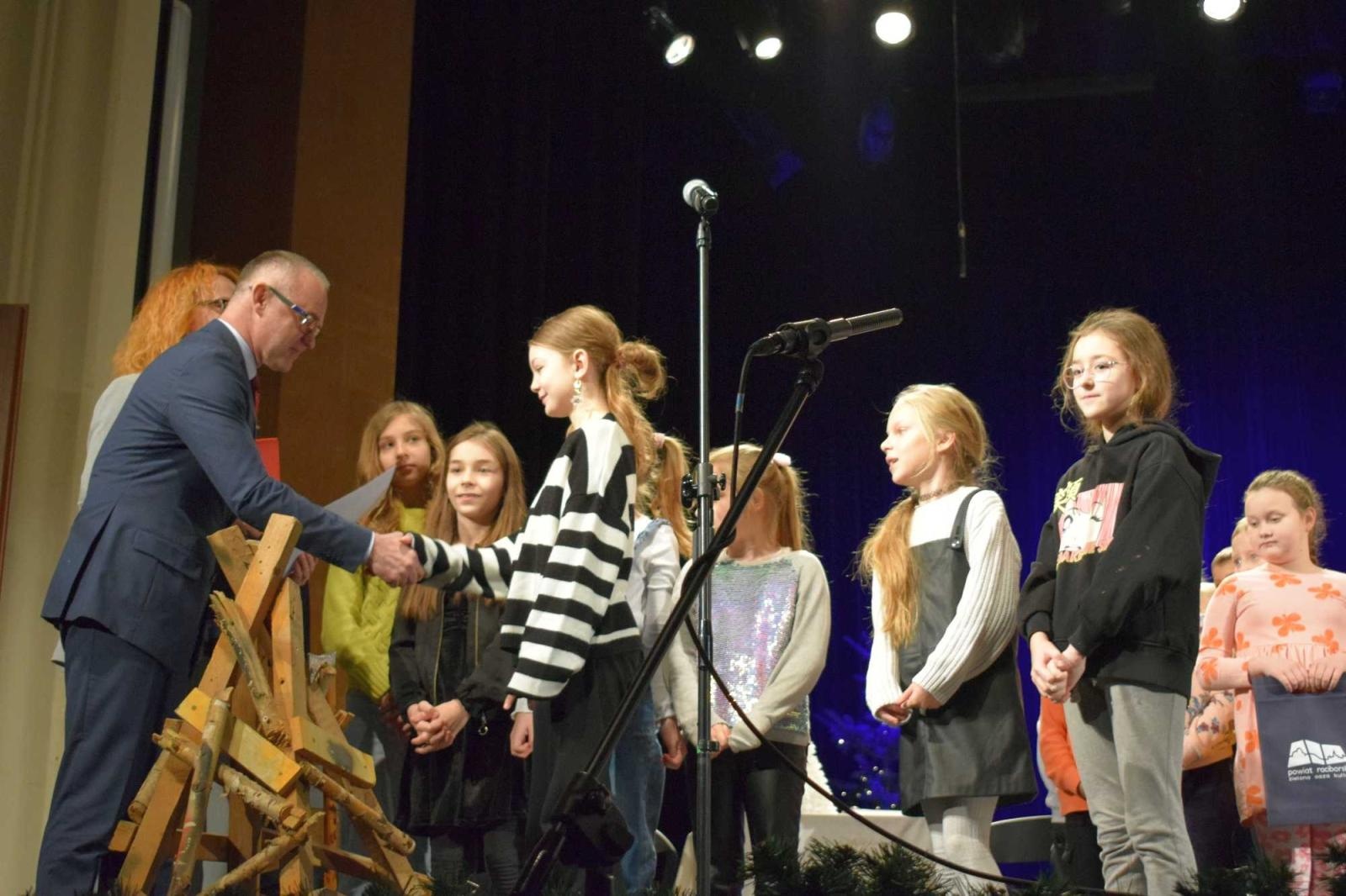 Zdjęcie w galerii na portalu naszraciborz.pl: Powiatowy Przegląd Widowisk Bożonarodzeniowych wiadomości z regionu