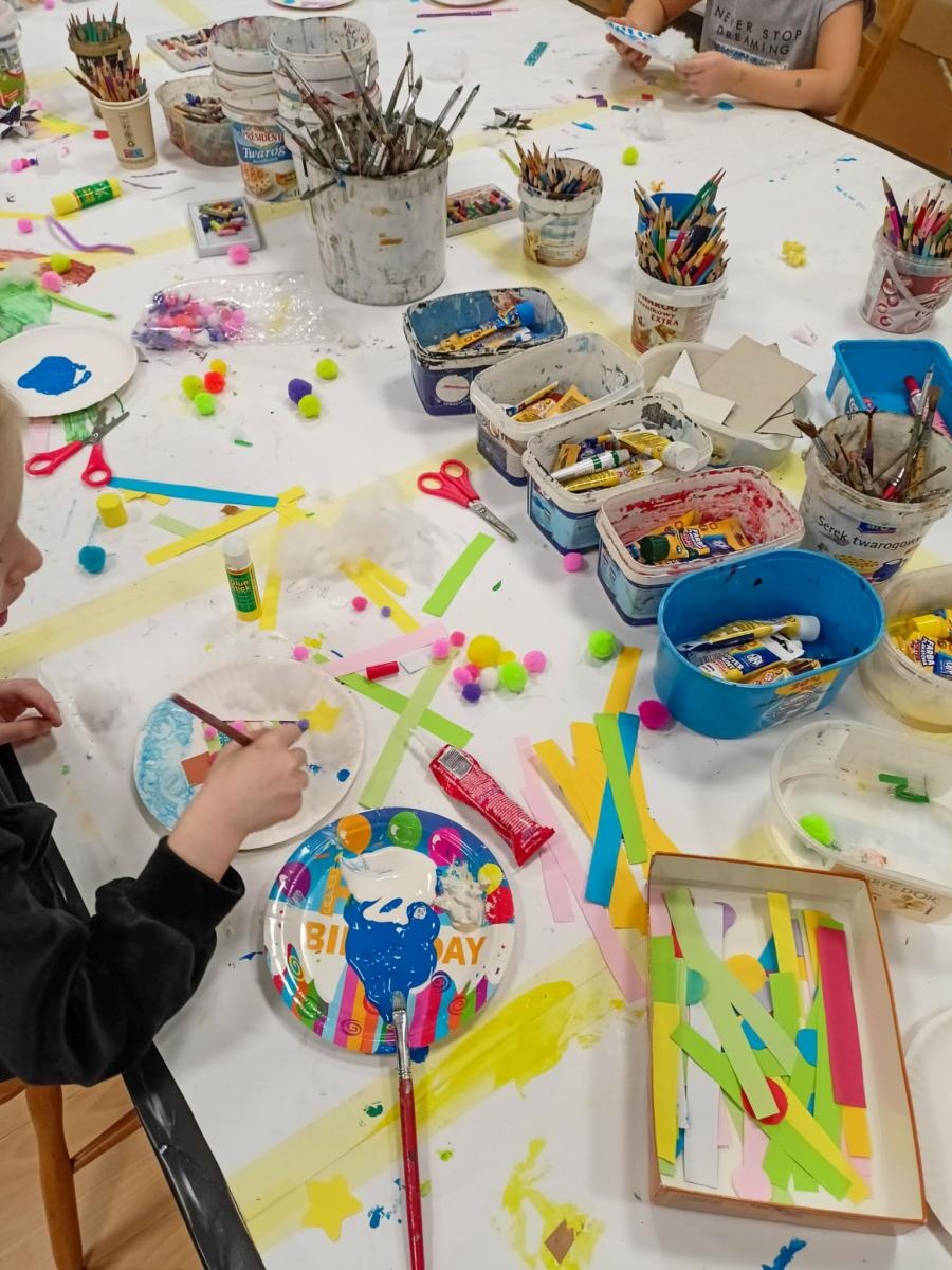 Zdjęcie w galerii na portalu naszraciborz.pl: Kolejne przygody Małych Odkrywców Sztuki wiadomości z regionu