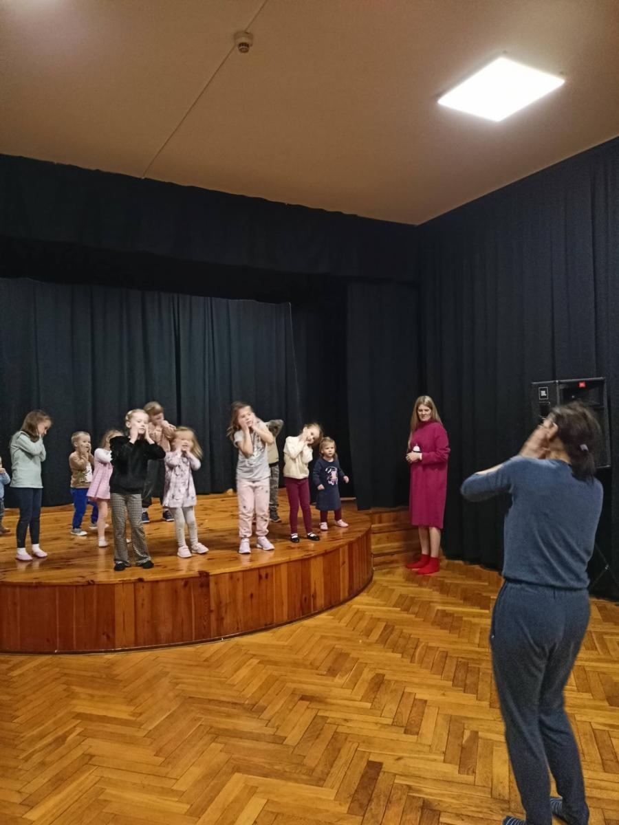 Zdjęcie w galerii na portalu naszraciborz.pl: Kolejne przygody Małych Odkrywców Sztuki wiadomości z regionu