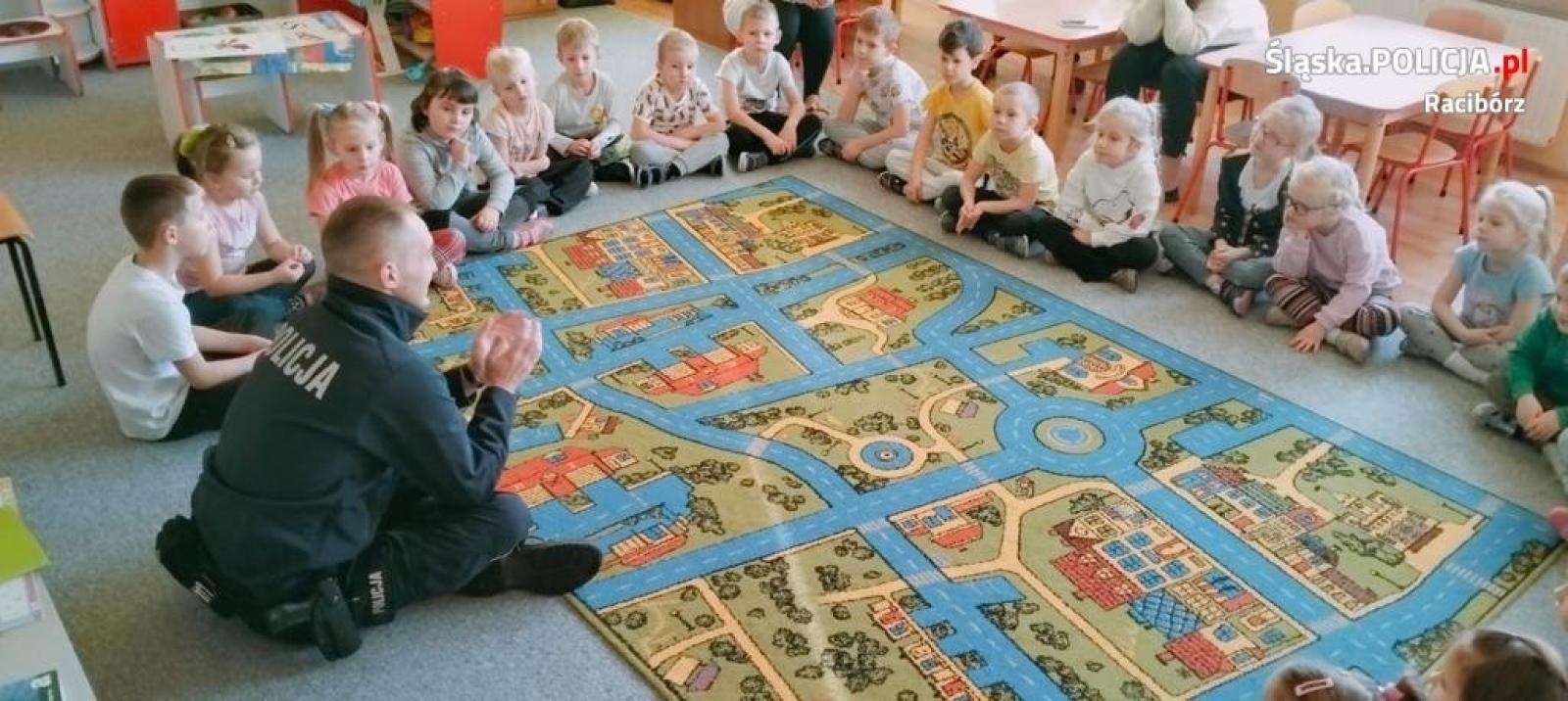 Zdjęcie w galerii na portalu naszraciborz.pl: Dzielnicowi na spotkaniu w ramach akcji Bezpieczne ferie wiadomości z regionu