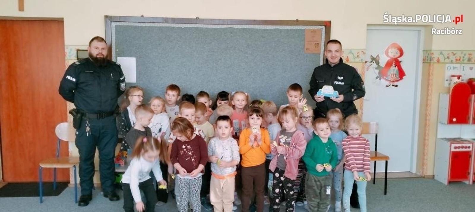 Zdjęcie w galerii na portalu naszraciborz.pl: Dzielnicowi na spotkaniu w ramach akcji Bezpieczne ferie wiadomości z regionu