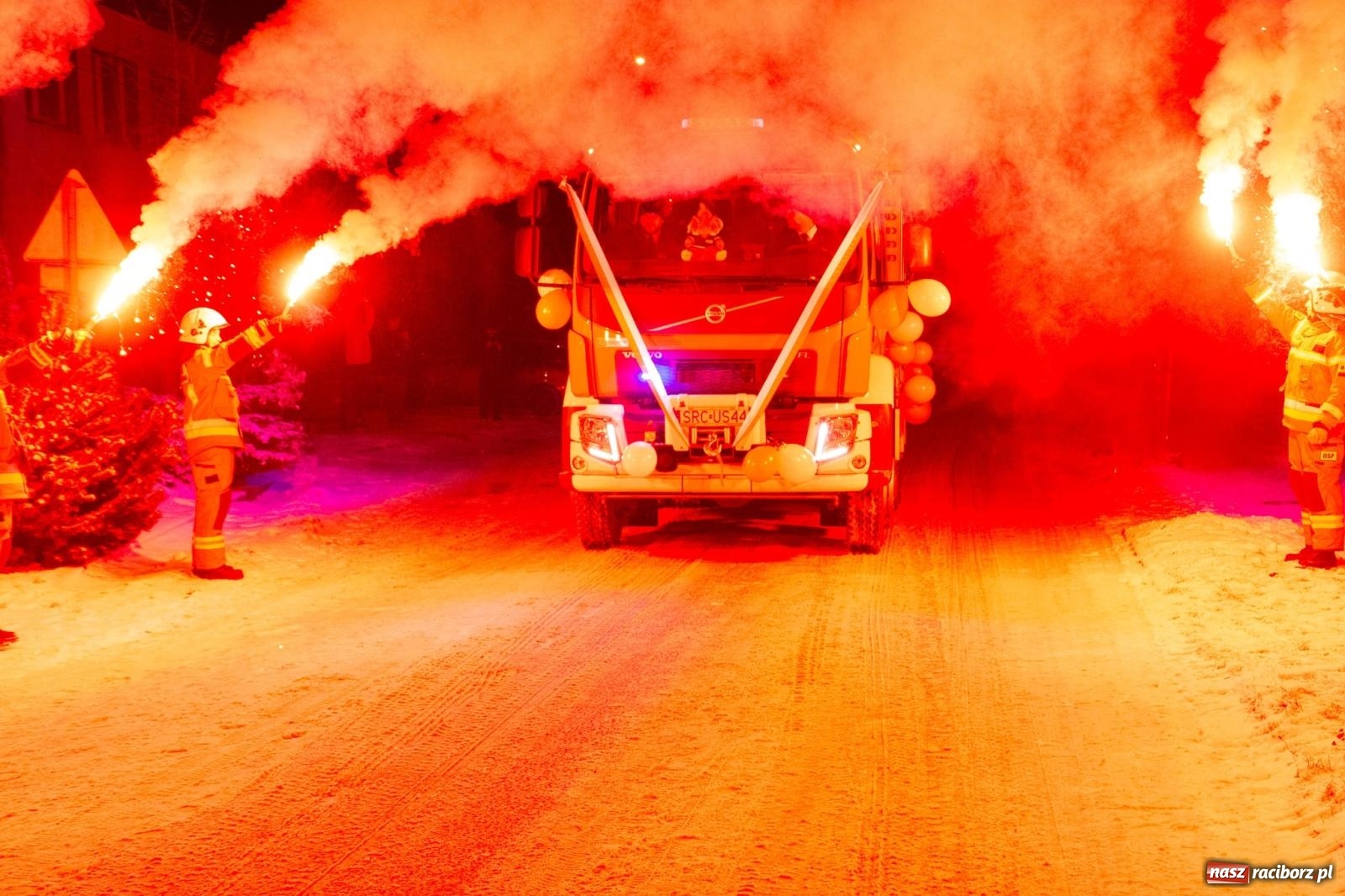 Zdjęcie w galerii na portalu naszraciborz.pl: MAMY TO! W remizie w Cyprzanowie zaparkowało nowe Volvo [FOTO i WIDEO] wiadomości z regionu