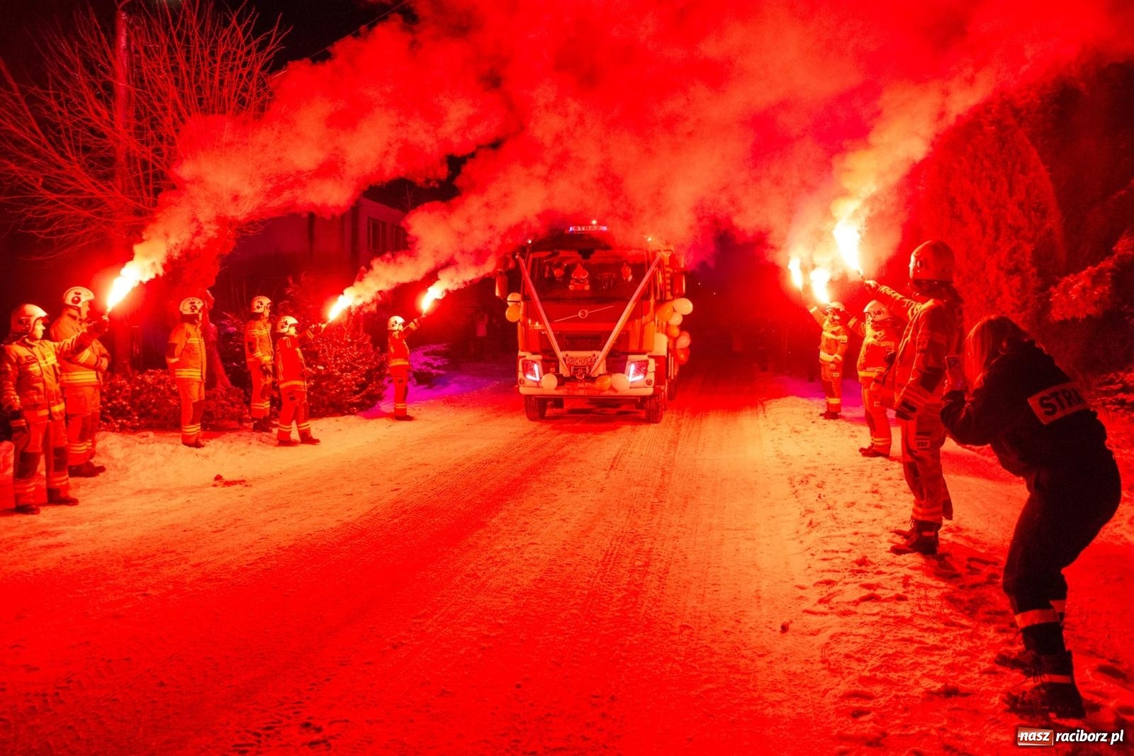 Zdjęcie w galerii na portalu naszraciborz.pl: MAMY TO! W remizie w Cyprzanowie zaparkowało nowe Volvo [FOTO i WIDEO] wiadomości z regionu