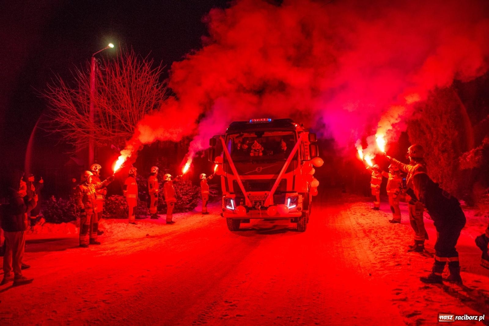Zdjęcie w galerii na portalu naszraciborz.pl: MAMY TO! W remizie w Cyprzanowie zaparkowało nowe Volvo [FOTO i WIDEO] wiadomości z regionu