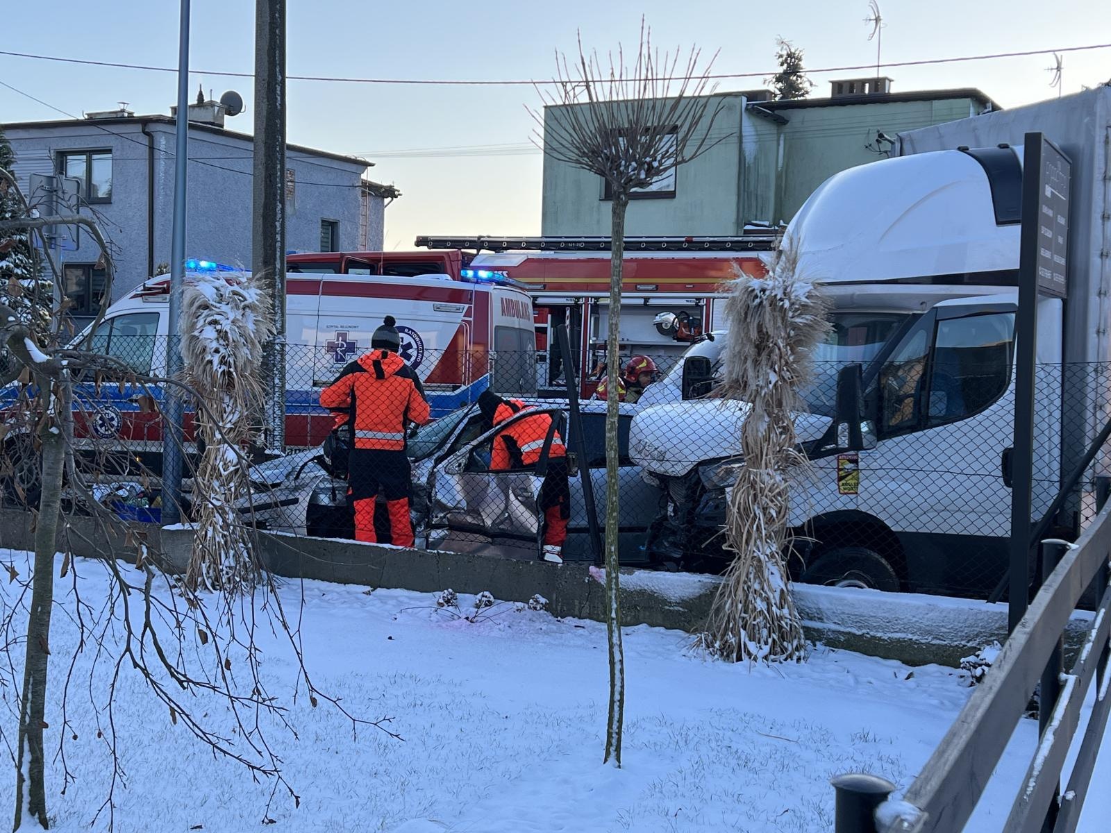 Zdjęcie w galerii na portalu naszraciborz.pl: Groźne zderzenie na skrzyżowaniu Siwonia-Cecylii wiadomości z regionu