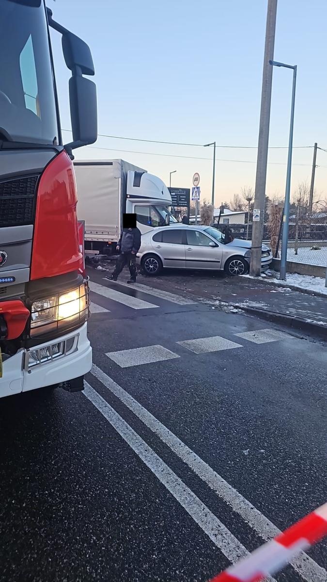 Zdjęcie w galerii na portalu naszraciborz.pl: Groźne zderzenie na skrzyżowaniu Siwonia-Cecylii wiadomości z regionu