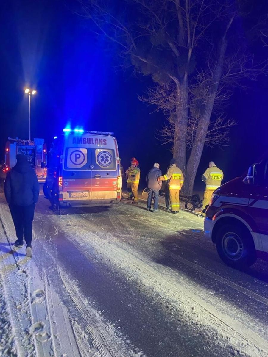 Zdjęcie w galerii na portalu naszraciborz.pl: Dachowanie na trasie Krowiarki-Pawłów wiadomości z regionu