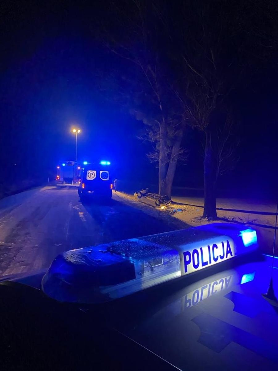 Zdjęcie w galerii na portalu naszraciborz.pl: Dachowanie na trasie Krowiarki-Pawłów wiadomości z regionu