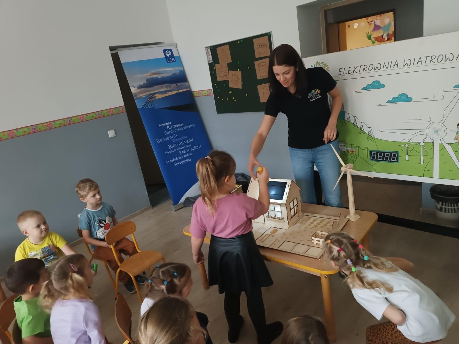 Zdjęcie w galerii na portalu naszraciborz.pl: Warsztaty ekologiczne VSB Energie Odnawialne Polska dla dzieci z gminy Pietrowice Wielkie wiadomości z regionu