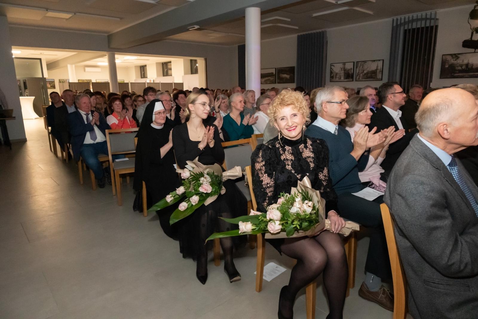 Zdjęcie w galerii na portalu naszraciborz.pl: Noworoczny koncert Gminy Krzyżanowice tym razem w nowym miejscu wiadomości z regionu