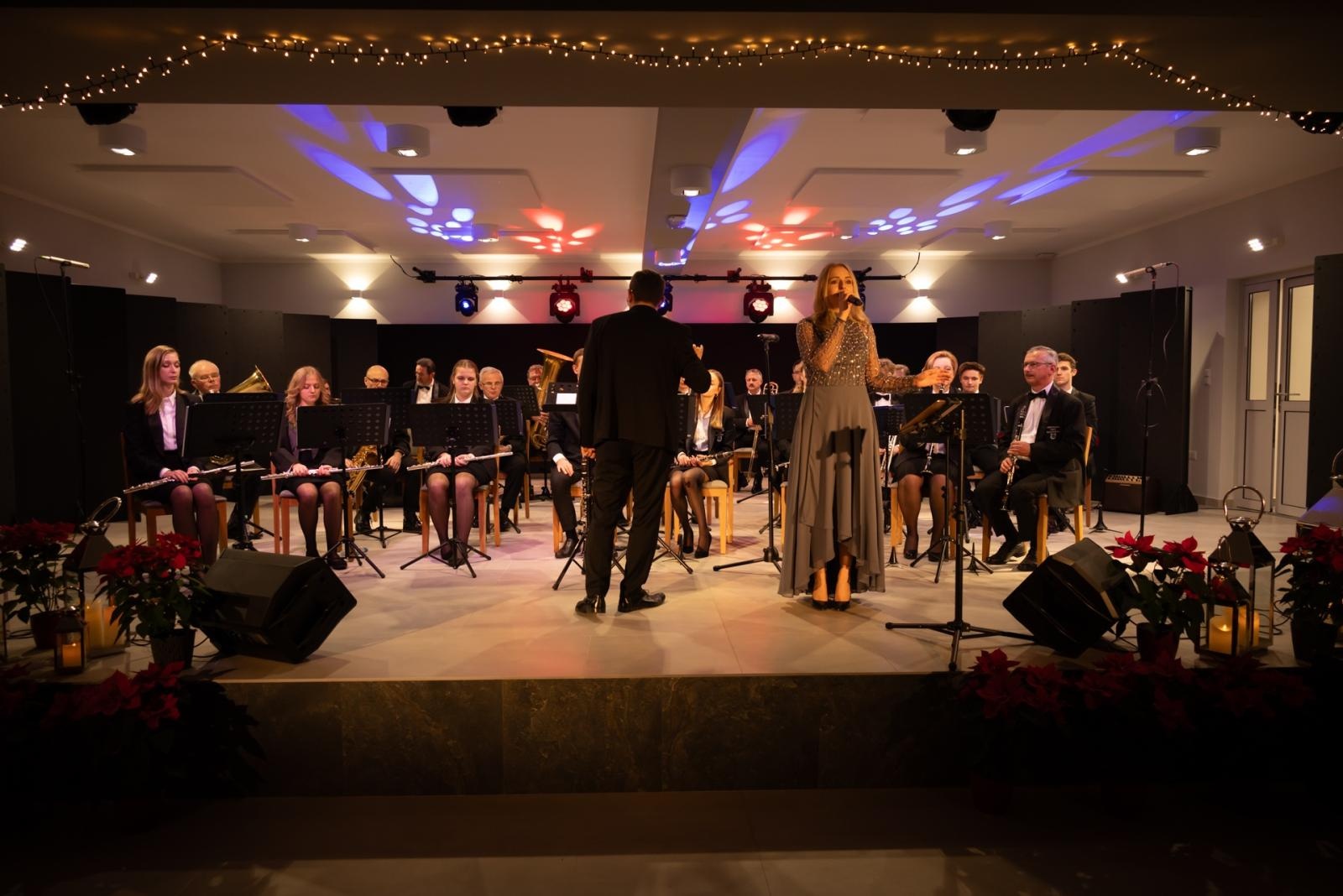 Zdjęcie w galerii na portalu naszraciborz.pl: Noworoczny koncert Gminy Krzyżanowice tym razem w nowym miejscu wiadomości z regionu