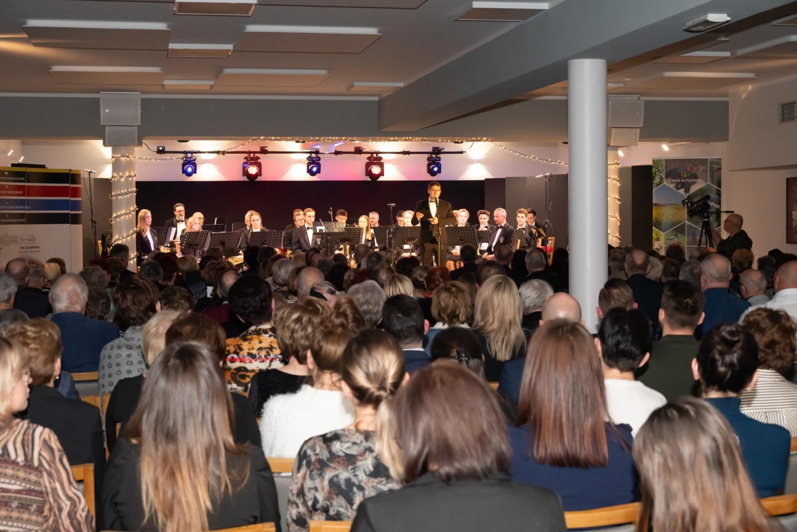 Zdjęcie w galerii na portalu naszraciborz.pl: Noworoczny koncert Gminy Krzyżanowice tym razem w nowym miejscu wiadomości z regionu