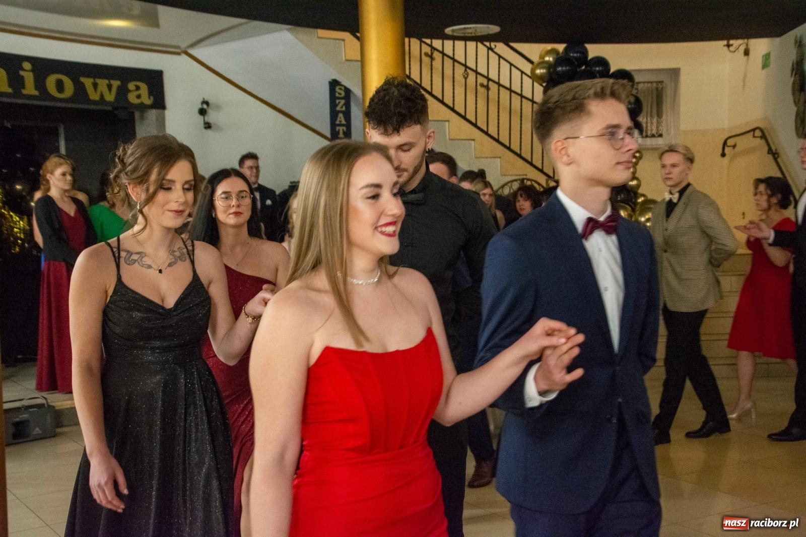 Zdjęcie w galerii na portalu naszraciborz.pl: Maturzyści z Budowlanki i Gastronomika bawią się na studniówce w Baśniowej [FOTO i WIDEO] wiadomości z regionu