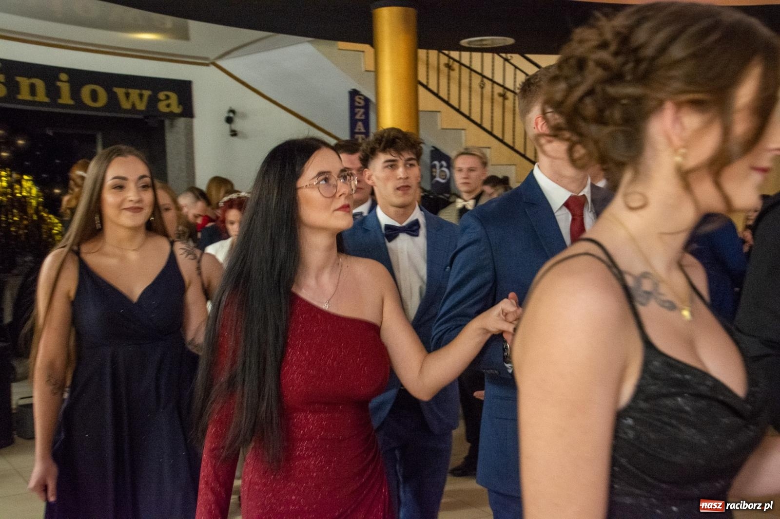 Zdjęcie w galerii na portalu naszraciborz.pl: Maturzyści z Budowlanki i Gastronomika bawią się na studniówce w Baśniowej [FOTO i WIDEO] wiadomości z regionu