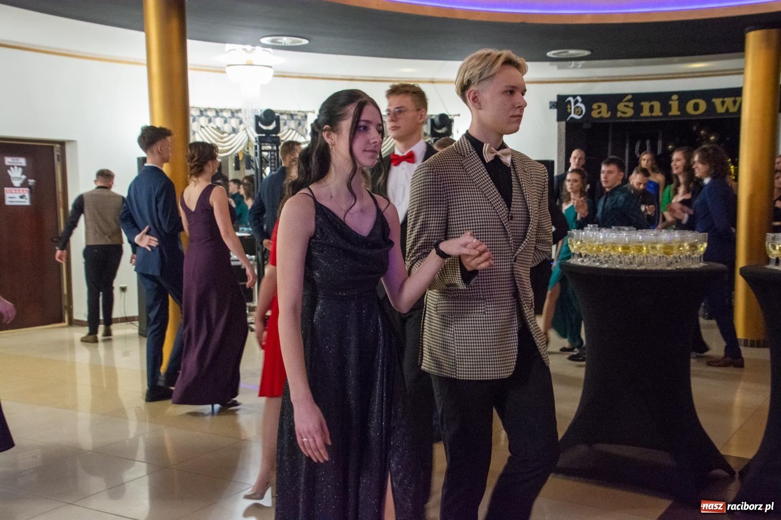 Zdjęcie w galerii na portalu naszraciborz.pl: Maturzyści z Budowlanki i Gastronomika bawią się na studniówce w Baśniowej [FOTO i WIDEO] wiadomości z regionu