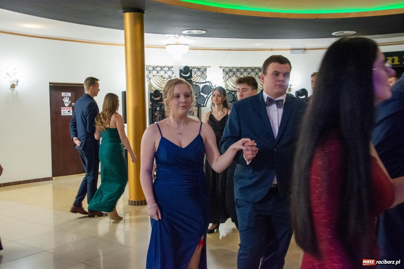 Zdjęcie w galerii na portalu naszraciborz.pl: Maturzyści z Budowlanki i Gastronomika bawią się na studniówce w Baśniowej [FOTO i WIDEO] wiadomości z regionu