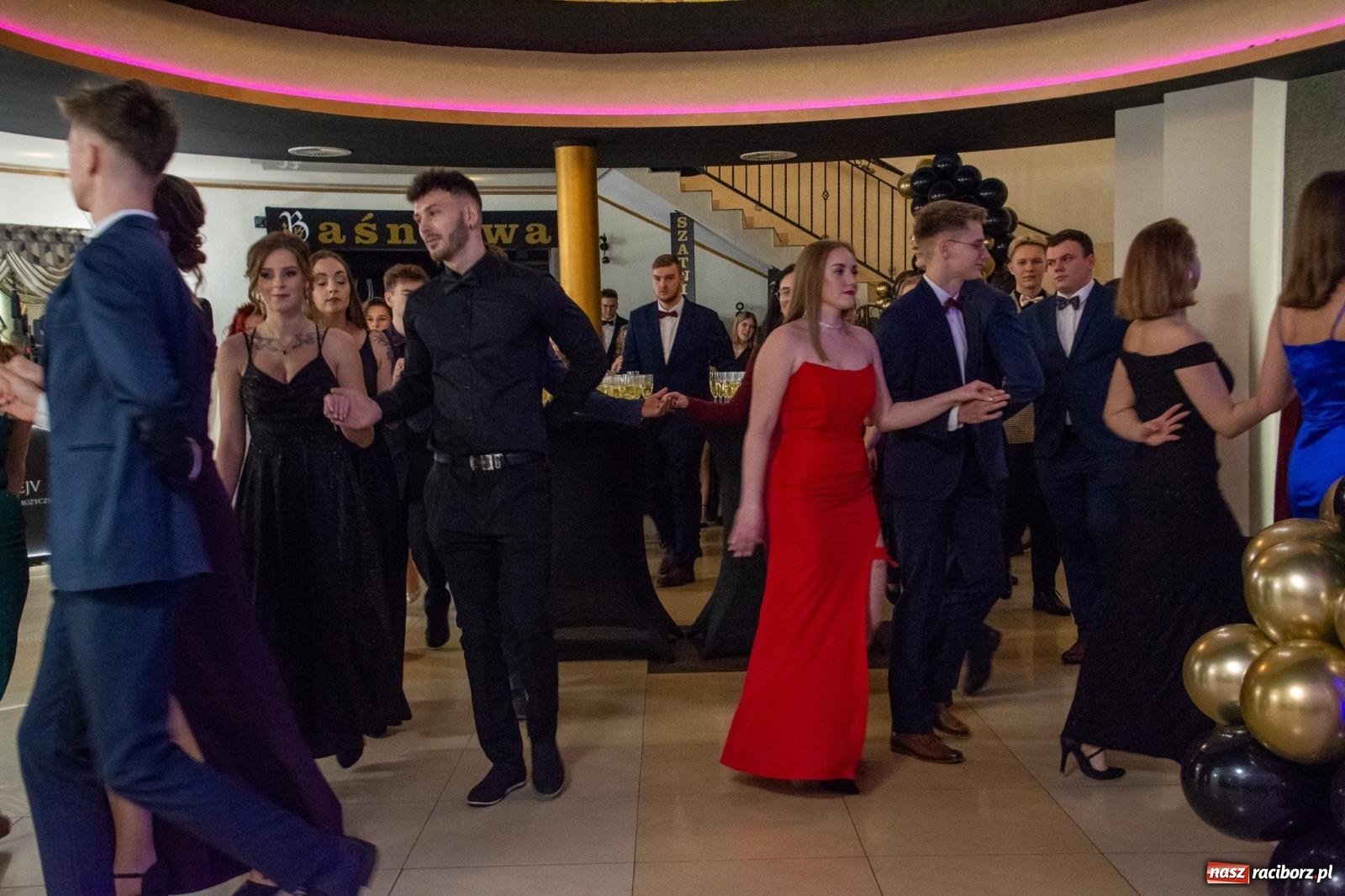 Zdjęcie w galerii na portalu naszraciborz.pl: Maturzyści z Budowlanki i Gastronomika bawią się na studniówce w Baśniowej [FOTO i WIDEO] wiadomości z regionu