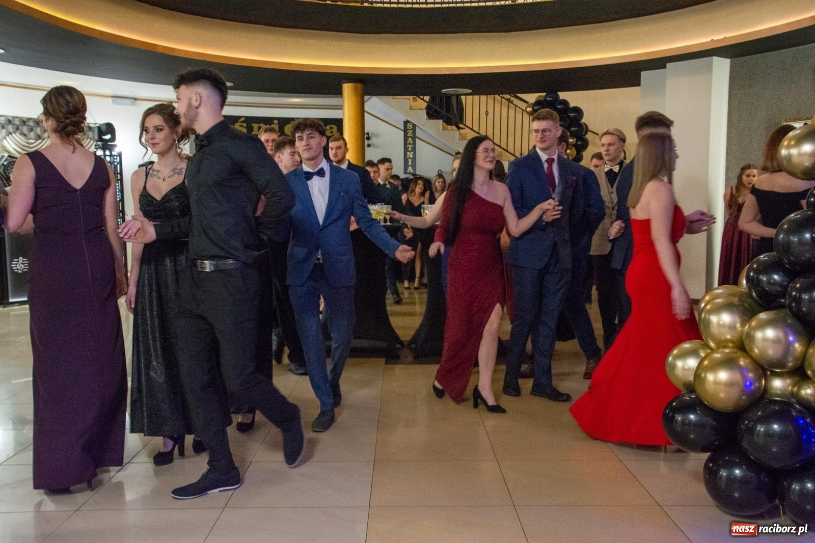 Zdjęcie w galerii na portalu naszraciborz.pl: Maturzyści z Budowlanki i Gastronomika bawią się na studniówce w Baśniowej [FOTO i WIDEO] wiadomości z regionu