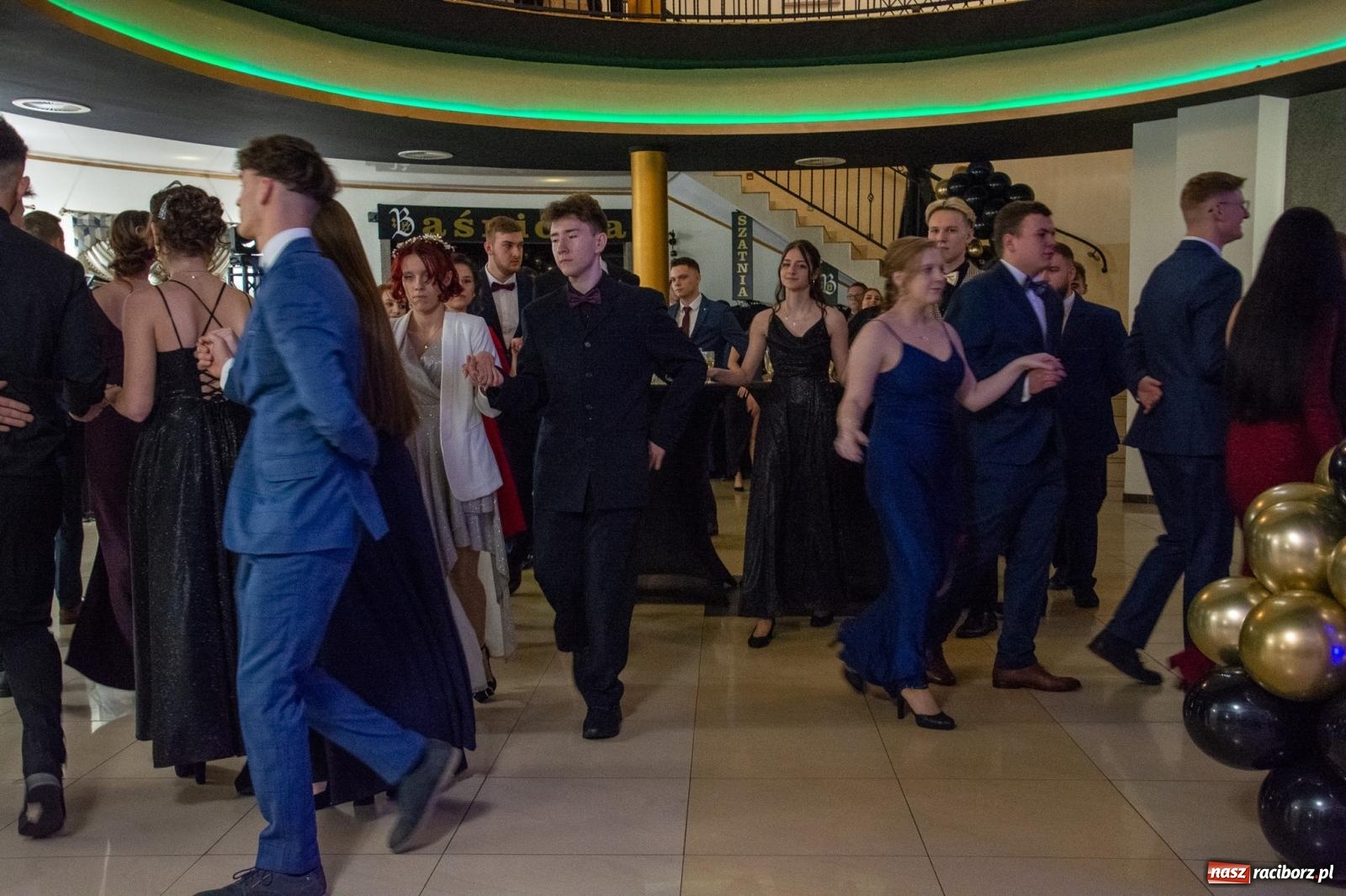 Zdjęcie w galerii na portalu naszraciborz.pl: Maturzyści z Budowlanki i Gastronomika bawią się na studniówce w Baśniowej [FOTO i WIDEO] wiadomości z regionu