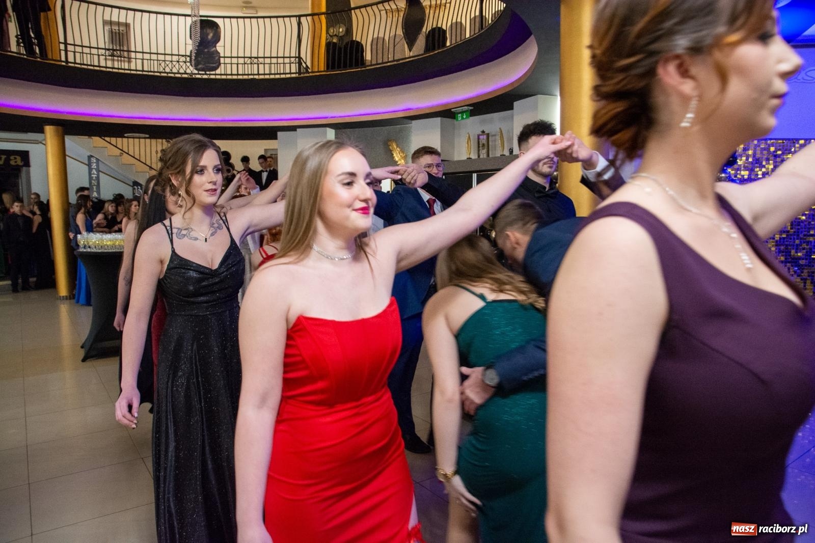 Zdjęcie w galerii na portalu naszraciborz.pl: Maturzyści z Budowlanki i Gastronomika bawią się na studniówce w Baśniowej [FOTO i WIDEO] wiadomości z regionu