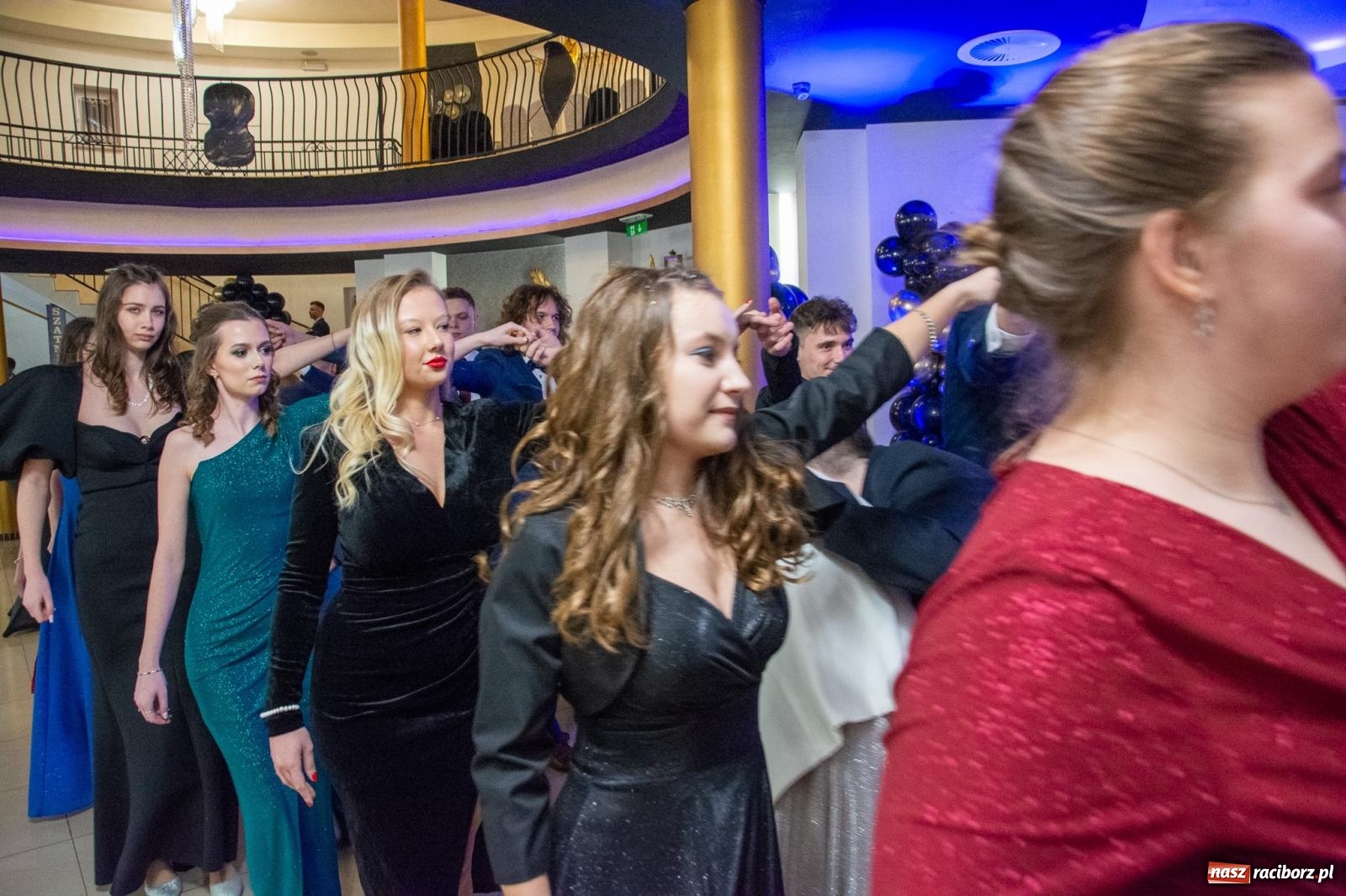 Zdjęcie w galerii na portalu naszraciborz.pl: Maturzyści z Budowlanki i Gastronomika bawią się na studniówce w Baśniowej [FOTO i WIDEO] wiadomości z regionu