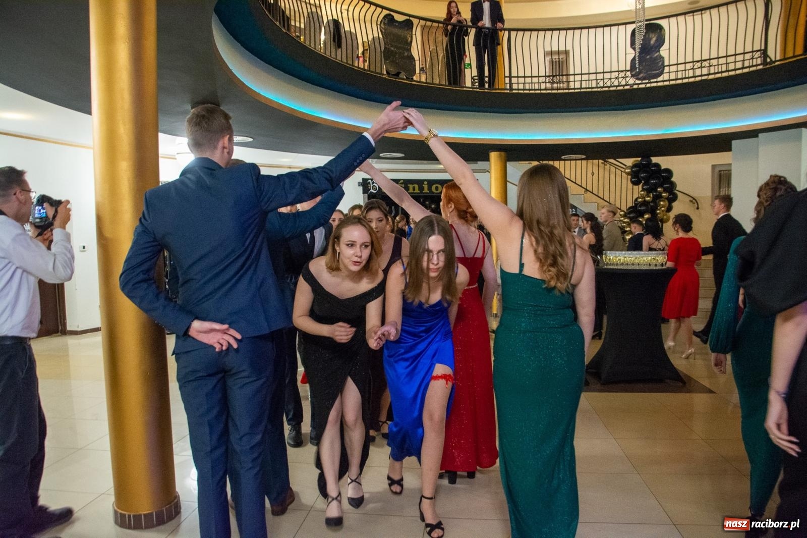 Zdjęcie w galerii na portalu naszraciborz.pl: Maturzyści z Budowlanki i Gastronomika bawią się na studniówce w Baśniowej [FOTO i WIDEO] wiadomości z regionu