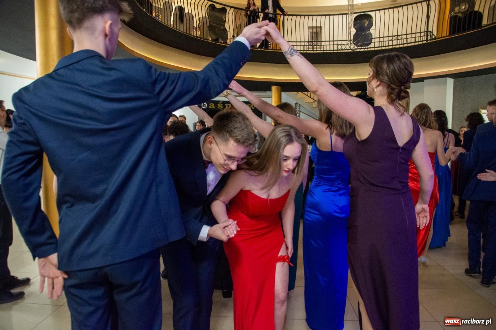 Zdjęcie w galerii na portalu naszraciborz.pl: Maturzyści z Budowlanki i Gastronomika bawią się na studniówce w Baśniowej [FOTO i WIDEO] wiadomości z regionu