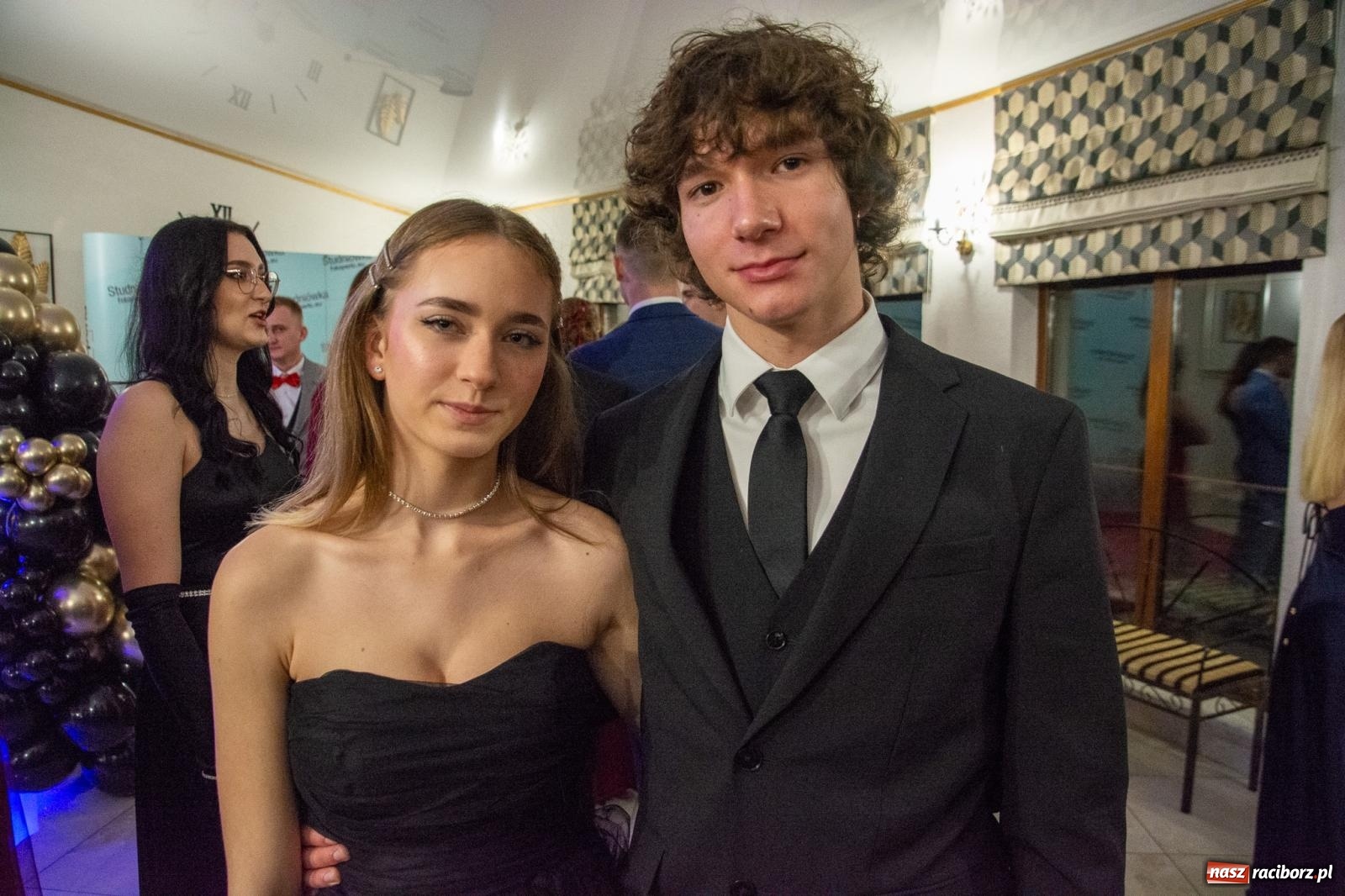 Zdjęcie w galerii na portalu naszraciborz.pl: Maturzyści z Budowlanki i Gastronomika bawią się na studniówce w Baśniowej [FOTO i WIDEO] wiadomości z regionu