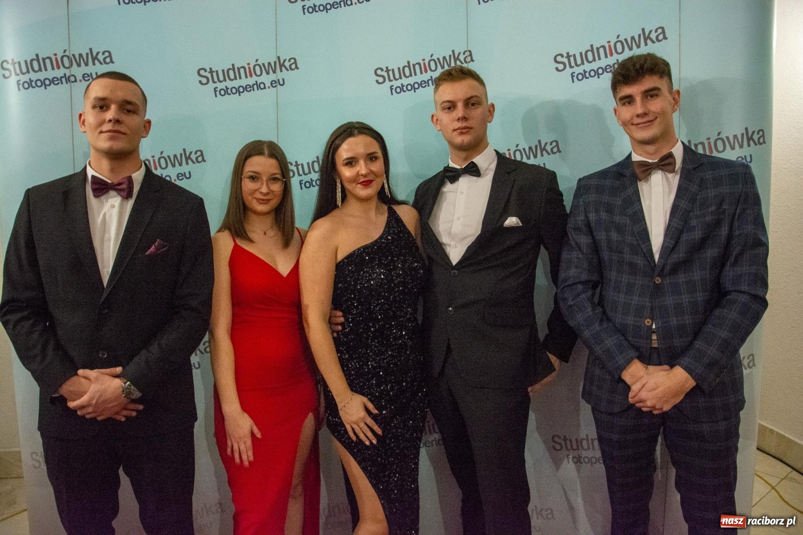 Zdjęcie w galerii na portalu naszraciborz.pl: Maturzyści z Budowlanki i Gastronomika bawią się na studniówce w Baśniowej [FOTO i WIDEO] wiadomości z regionu