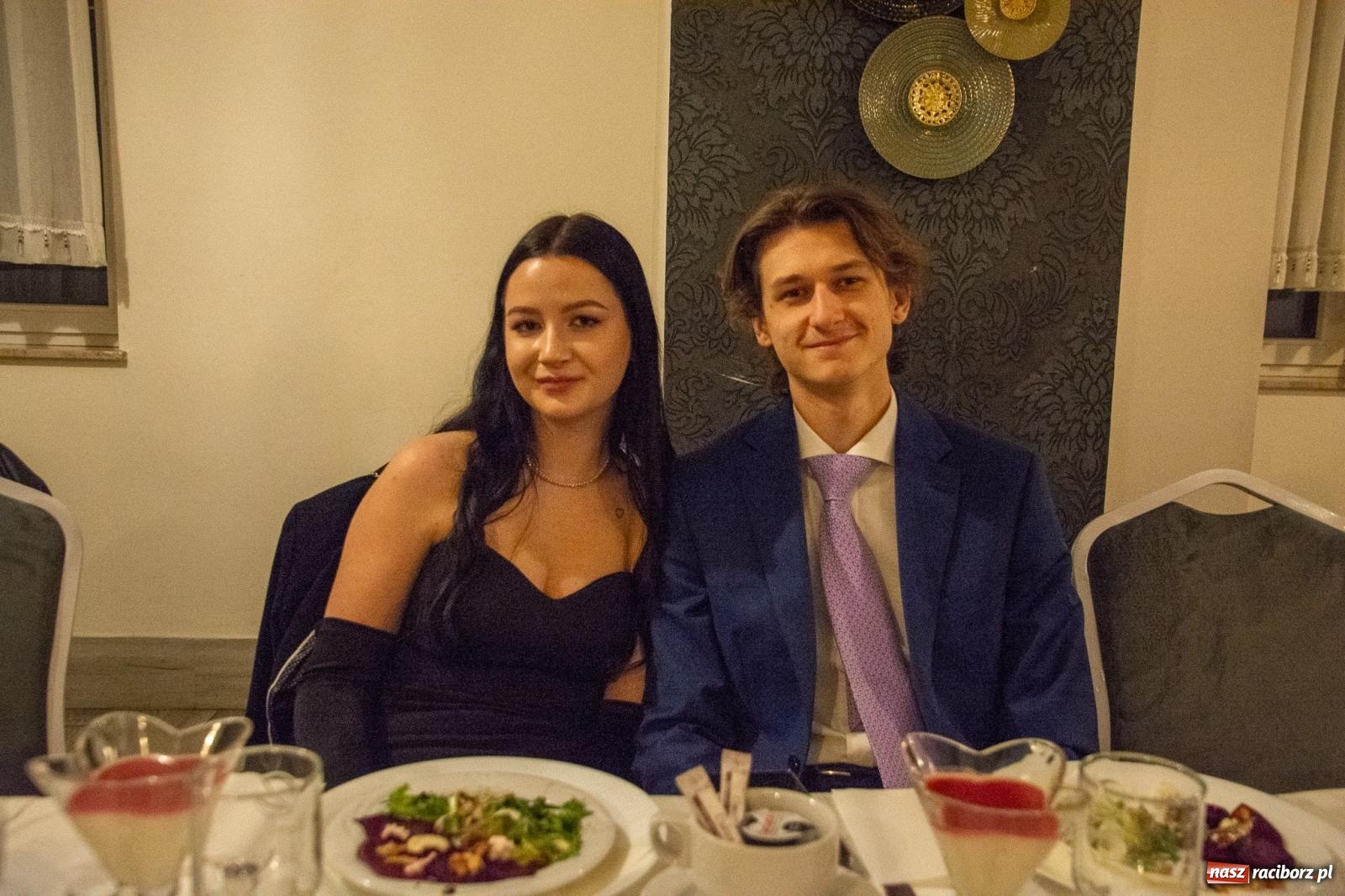 Zdjęcie w galerii na portalu naszraciborz.pl: Maturzyści z Budowlanki i Gastronomika bawią się na studniówce w Baśniowej [FOTO i WIDEO] wiadomości z regionu