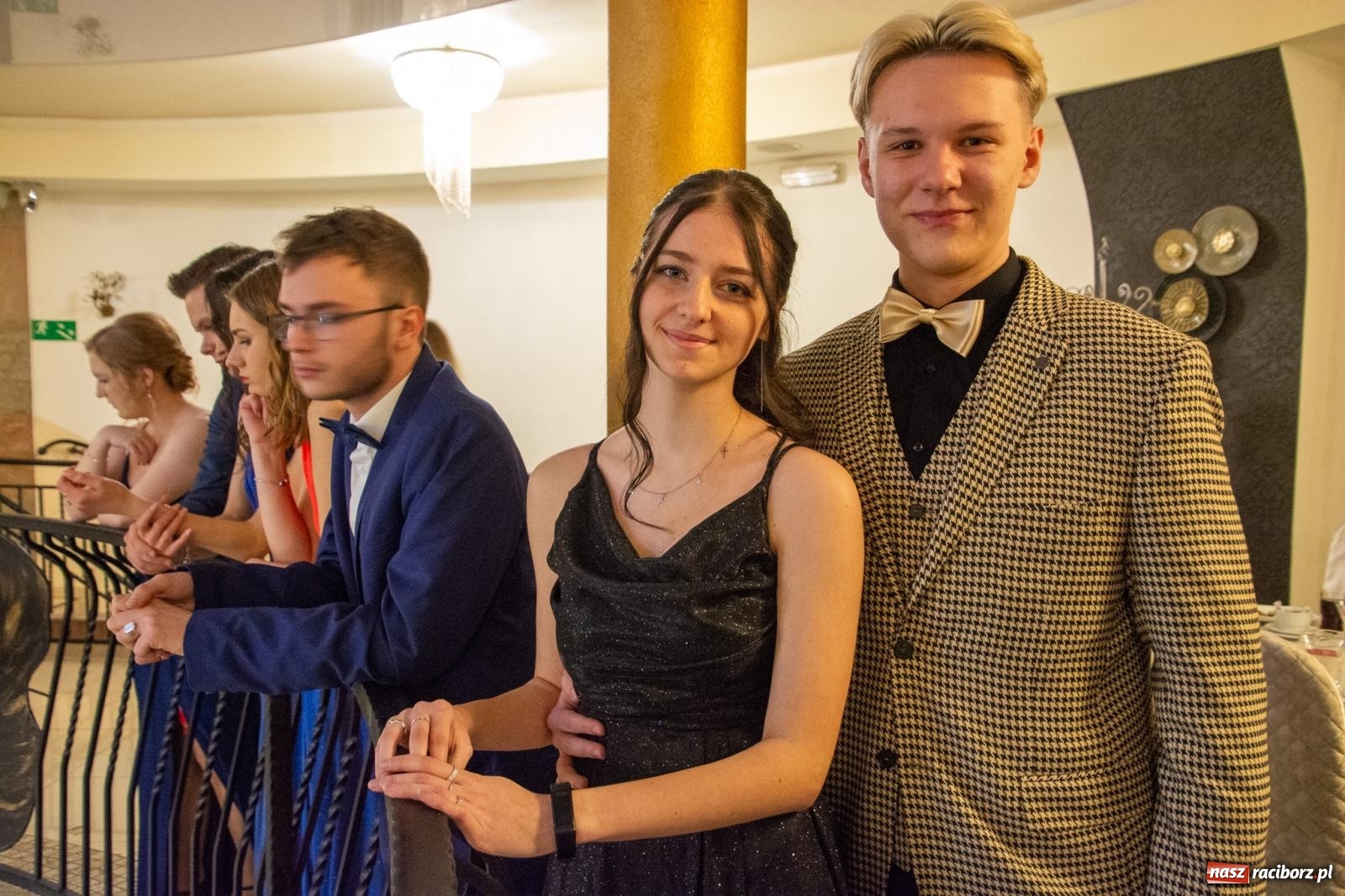 Zdjęcie w galerii na portalu naszraciborz.pl: Maturzyści z Budowlanki i Gastronomika bawią się na studniówce w Baśniowej [FOTO i WIDEO] wiadomości z regionu