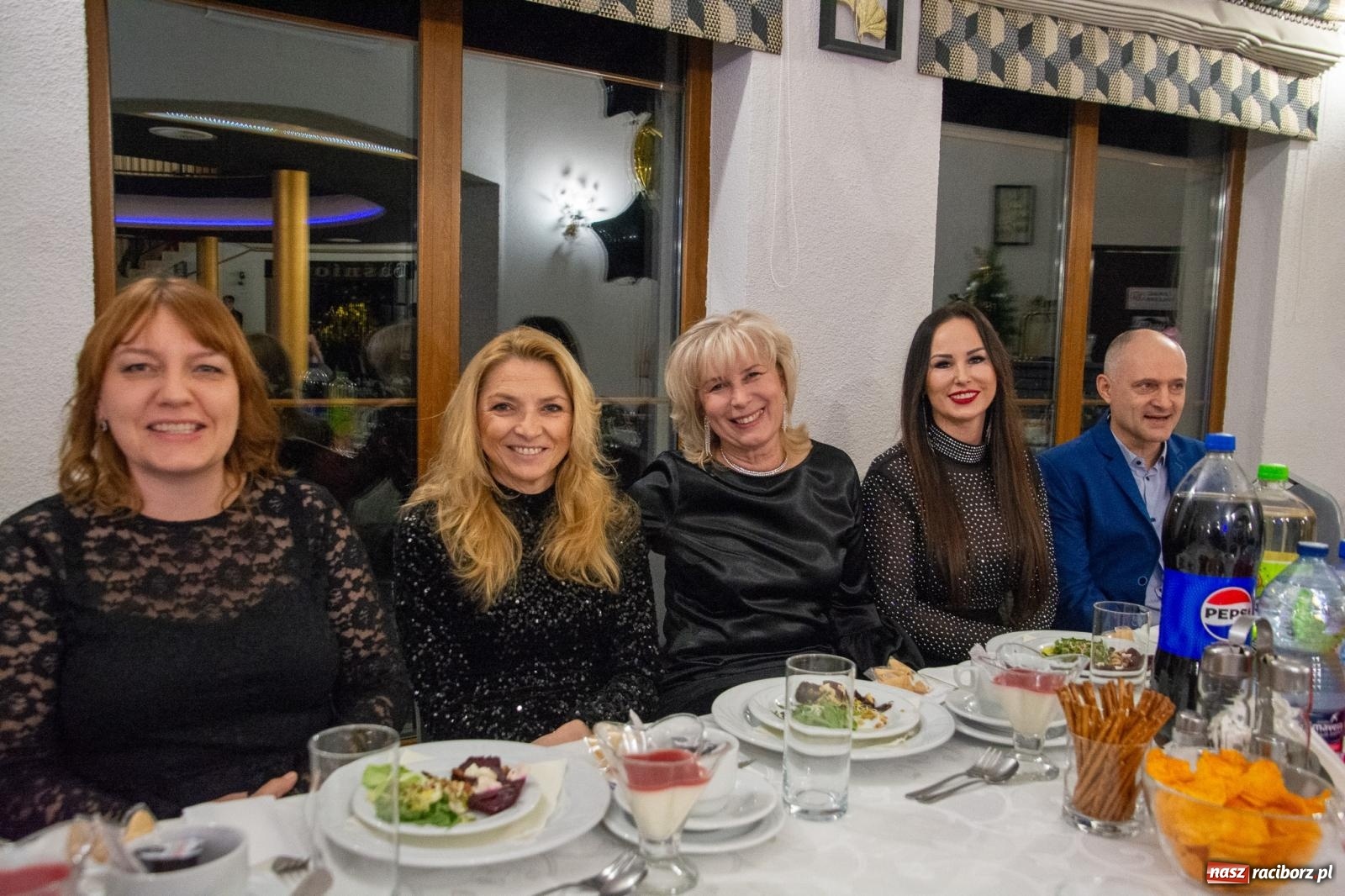 Zdjęcie w galerii na portalu naszraciborz.pl: Maturzyści z Budowlanki i Gastronomika bawią się na studniówce w Baśniowej [FOTO i WIDEO] wiadomości z regionu