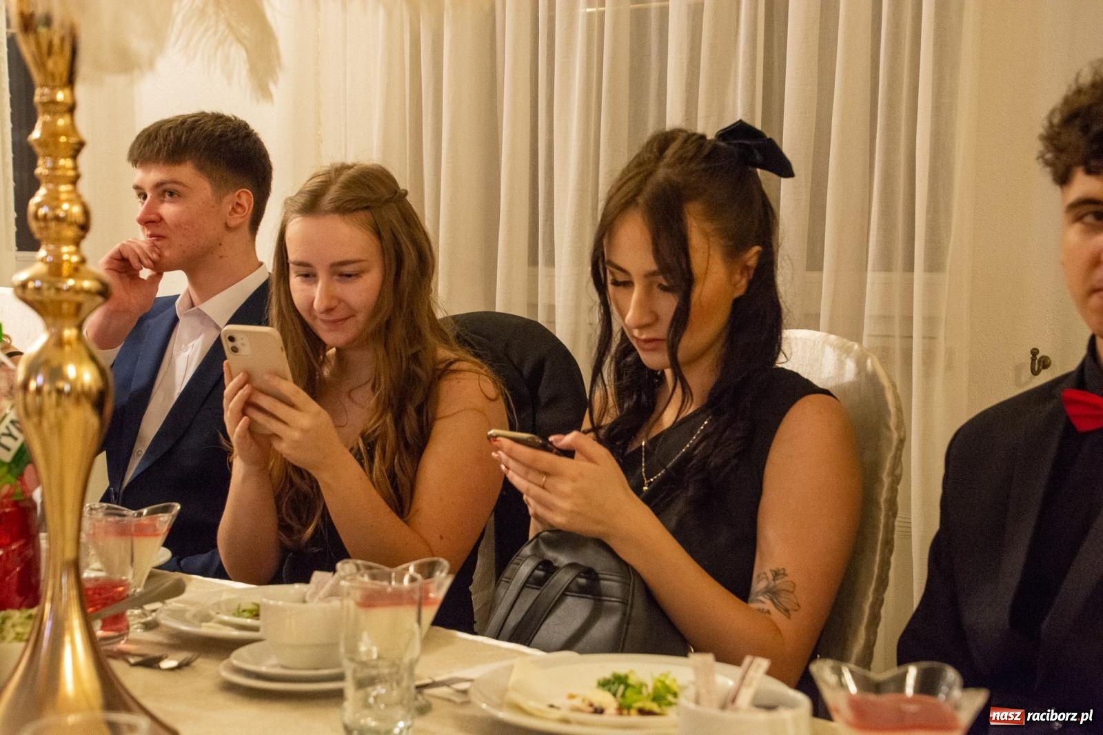 Zdjęcie w galerii na portalu naszraciborz.pl: Maturzyści z Budowlanki i Gastronomika bawią się na studniówce w Baśniowej [FOTO i WIDEO] wiadomości z regionu